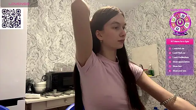 HinaDesire online show from May 2026 09:54:01 PM