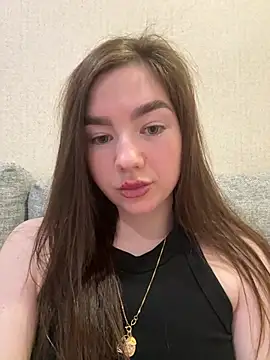 Kira711q online show from May 2026 02:04:01 PM