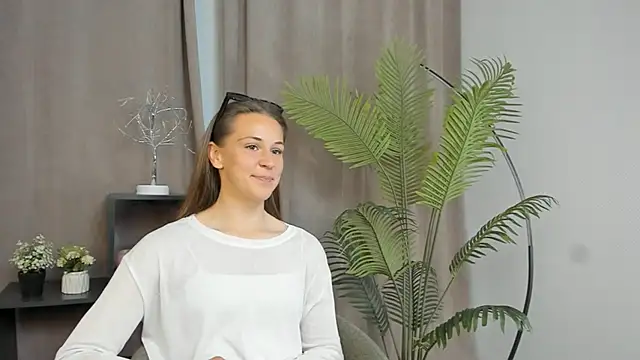 AleciaFreitas online show from May 2026 04:10:01 PM