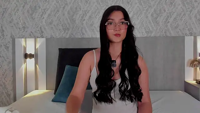Vaalentina Lux online show from June 2026 03:22:02 PM