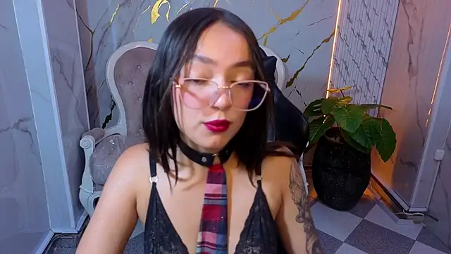 Cinnamon b online show from May 2026 08:07:02 PM