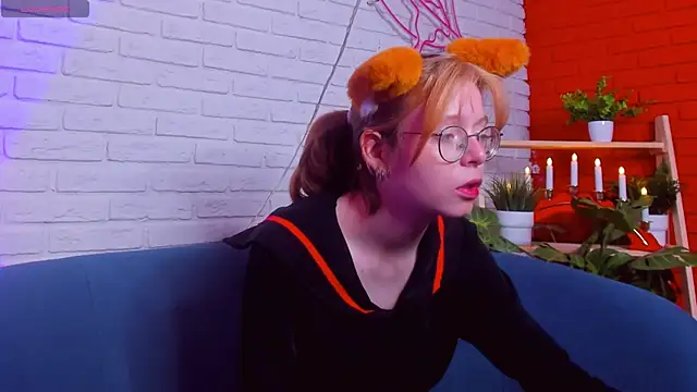 FoxxyyPolly online show from June 2026 05:49:01 AM