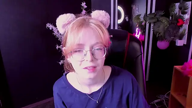 FoxxyyPolly online show from May 2026 06:01:01 AM