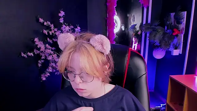 FoxxyyPolly online show from May 2026 05:40:01 AM