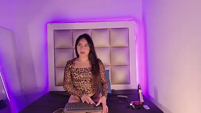 juli 06 online show from June 2026 09:21:01 PM