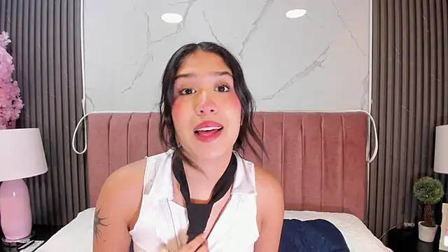 Snapshot of Hanna_Thorne chatting on June 2026 08:14:02 PM Hanna Thorne online show from June 2026 08:14:02 PM