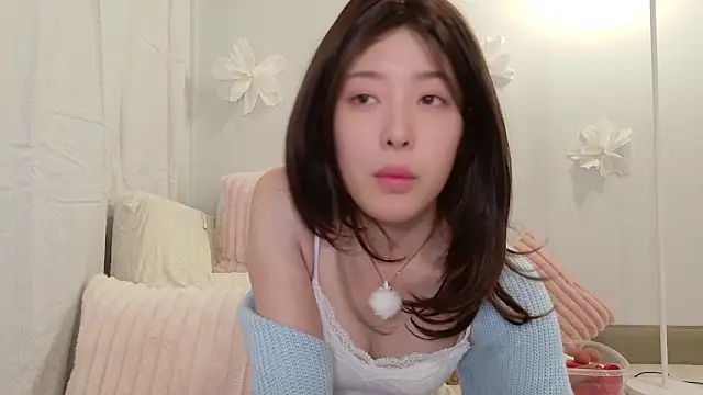 Snapshot of sakura-ch- chatting on July 2026 05:19:02 PM sakura-ch- online show from July 2026 05:19:02 PM
