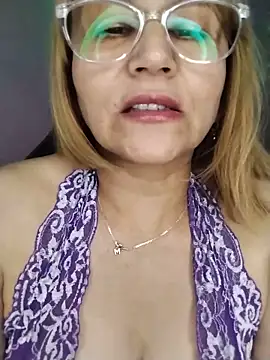 Snapshot of vitaminafranccesca chatting on June 2026 02:27:01 AM vitaminafranccesca online show from June 2026 02:27:01 AM