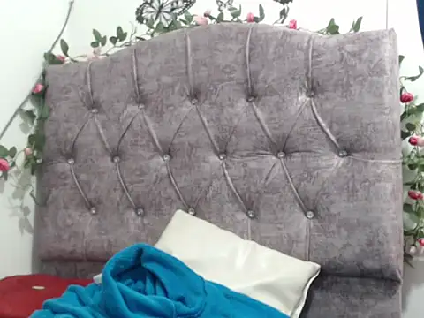 kim rosse04 online show from May 2026 01:25:01 AM