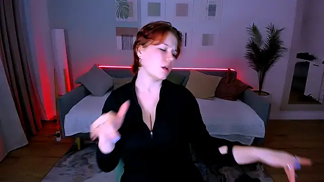 MiaLacrice online show from June 2026 06:35:02 PM