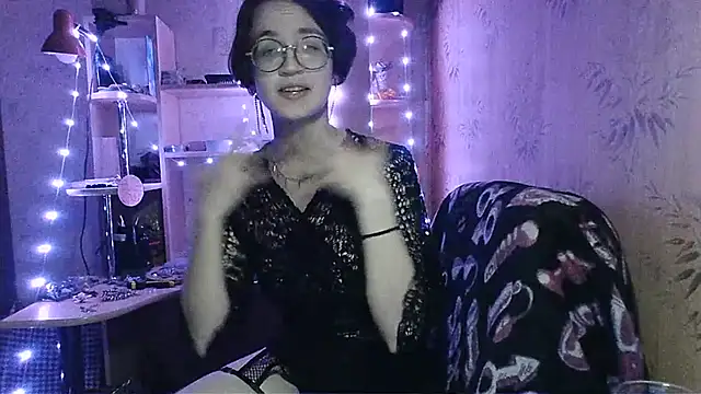 Alessa Kiss online show from May 2026 07:28:02 PM