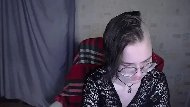 Alessa Kiss online show from June 2026 01:56:02 PM