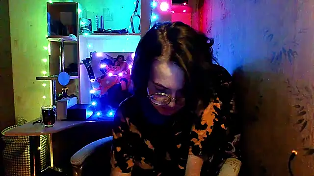 Alessa Kiss online show from May 2026 05:32:02 PM