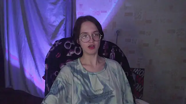 Alessa Kiss online show from June 2026 07:30:02 PM