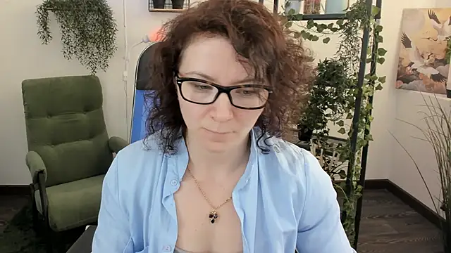 Snapshot of AureliaGleam chatting on May 2026 01:39:02 AM AureliaGleam online show from May 2026 01:39:02 AM