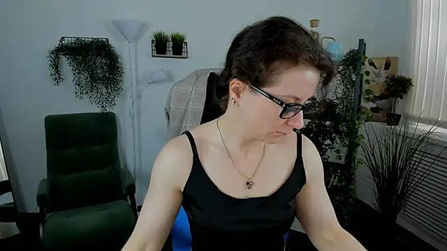 Snapshot of AureliaGleam chatting on June 2026 03:15:02 AM AureliaGleam online show from June 2026 03:15:02 AM