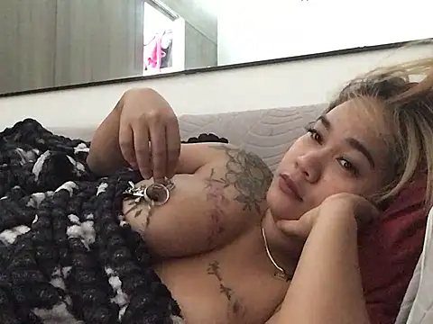Snapshot of queenmia__ph chatting on July 2026 12:51:02 AM queenmia ph online show from July 2026 12:51:02 AM