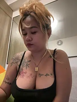 Snapshot of queenmia__ph chatting on July 2026 05:41:01 PM queenmia ph online show from July 2026 05:41:01 PM