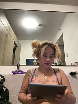 Snapshot of queenmia__ph chatting on July 2026 05:01:02 PM queenmia ph online show from July 2026 05:01:02 PM