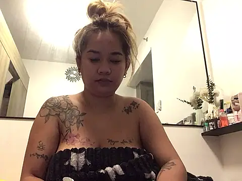 Snapshot of queenmia__ph chatting on July 2026 04:42:02 PM queenmia ph online show from July 2026 04:42:02 PM