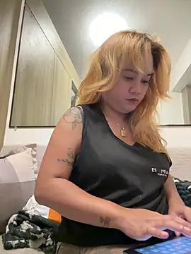 Snapshot of queenmia__ph chatting on July 2026 03:33:02 PM queenmia ph online show from July 2026 03:33:02 PM