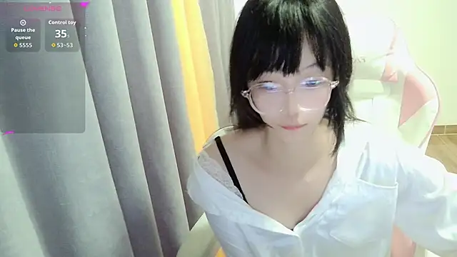 Ooo-Lola online show from May 2026 11:52:02 PM