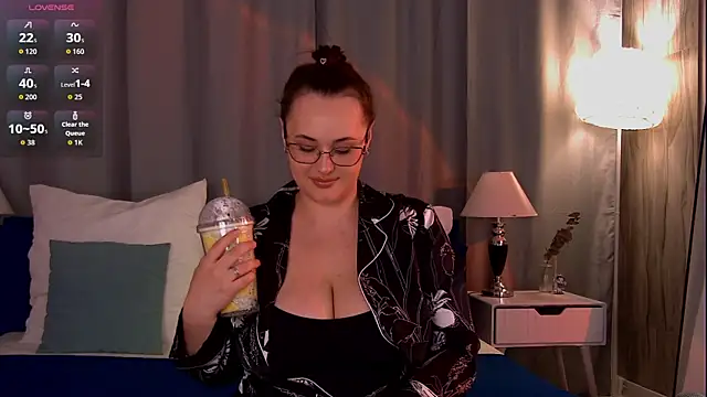Queen Monica  online show from July 2026 07:10:01 PM