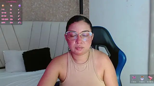 Snapshot of AliceSmity__ chatting on June 2026 01:08:02 PM AliceSmity online show from June 2026 01:08:02 PM