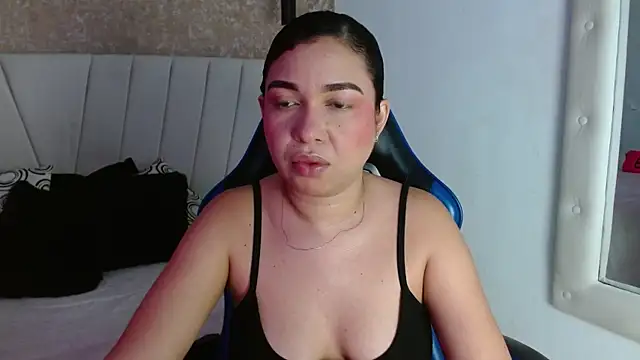 Snapshot of AliceSmity__ chatting on June 2026 12:05:02 PM AliceSmity online show from June 2026 12:05:02 PM