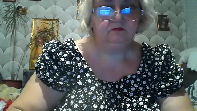 MarinaFarina53 online show from May 2026 07:01:01 PM