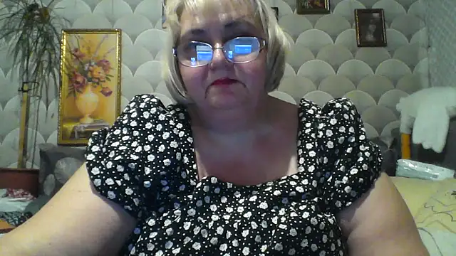MarinaFarina53 online show from June 2026 07:07:01 PM