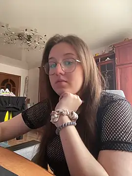 viksiss online show from May 2026 05:37:02 AM