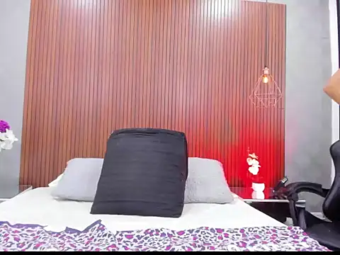 Emmily  Gold online show from May 2026 12:31:01 PM