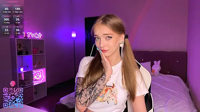 Snapshot of callme_eva chatting on June 2026 03:54:01 PM callme eva online show from June 2026 03:54:01 PM