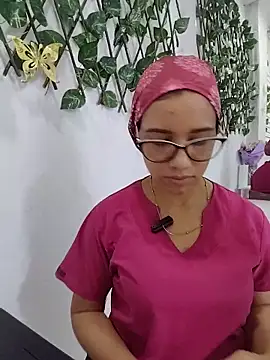 alanahot94 online show from June 2026 04:50:01 PM