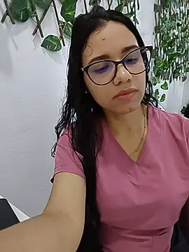 alanahot94 online show from June 2026 03:54:01 PM