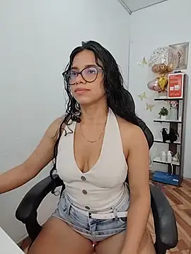 alanahot94 online show from May 2026 05:46:01 PM