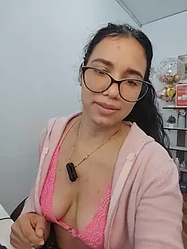 alanahot94 online show from June 2026 02:00:01 PM