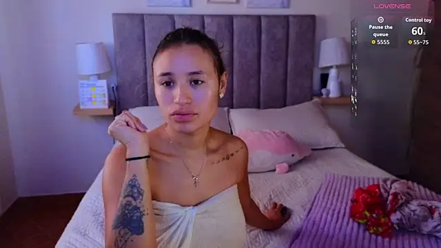 Victoria Hils online show from July 2026 04:42:02 PM