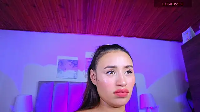 Snapshot of Victoria_Hils chatting on May 2026 06:09:01 PM Victoria Hils online show from May 2026 06:09:01 PM