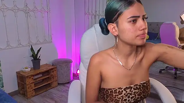 Snapshot of baby_julieta00 chatting on May 2026 12:03:02 PM baby julieta00 online show from May 2026 12:03:02 PM