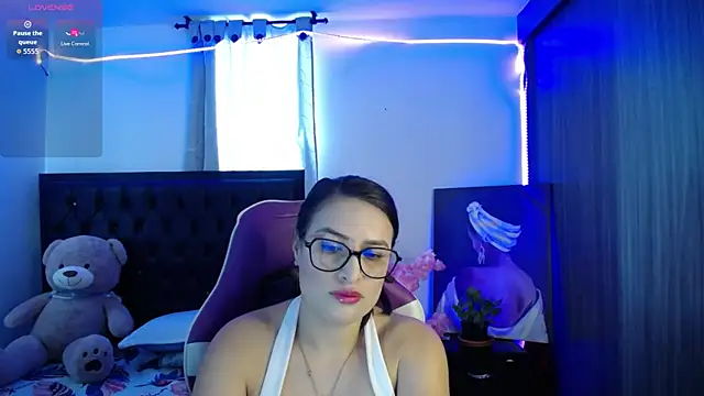 EsmeraldaReign online show from May 2026 08:56:02 PM