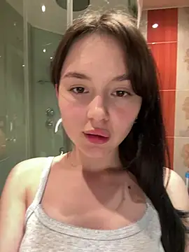Snapshot of EvaHearts chatting on June 2026 11:42:01 PM EvaHearts online show from June 2026 11:42:01 PM