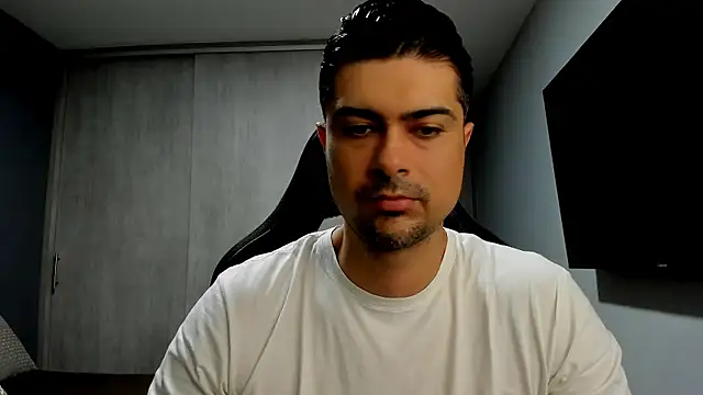 Snapshot of ZEI-001 chatting on June 2026 12:26:01 AM ZEI-001 online show from June 2026 12:26:01 AM