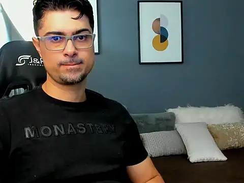 Snapshot of ZEI-001 chatting on May 2026 01:11:01 AM ZEI-001 online show from May 2026 01:11:01 AM
