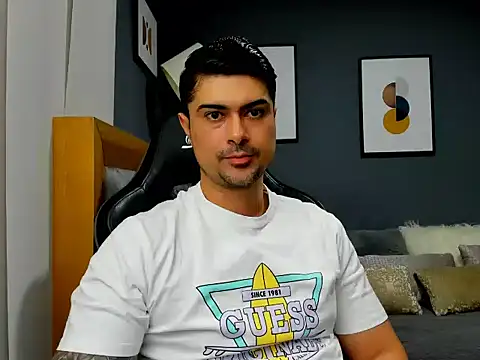 Snapshot of ZEI-001 chatting on June 2026 07:24:01 AM ZEI-001 online show from June 2026 07:24:01 AM