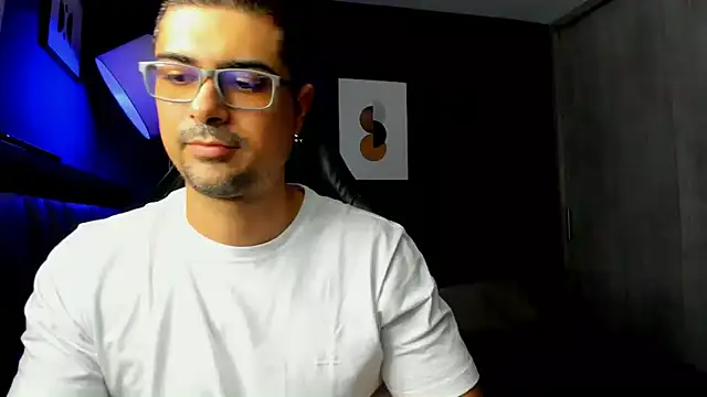 Snapshot of ZEI-001 chatting on May 2026 01:34:01 AM ZEI-001 online show from May 2026 01:34:01 AM