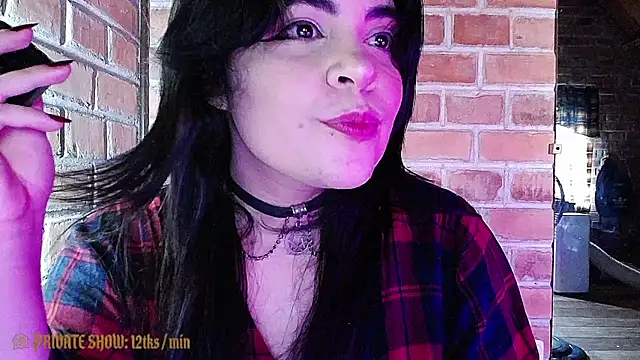 DarkRoseUwU online show from June 2026 09:31:01 PM