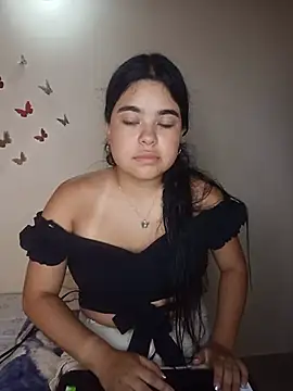 Snapshot of MiiaHott_W chatting on July 2026 02:21:01 PM MiiaHott W online show from July 2026 02:21:01 PM