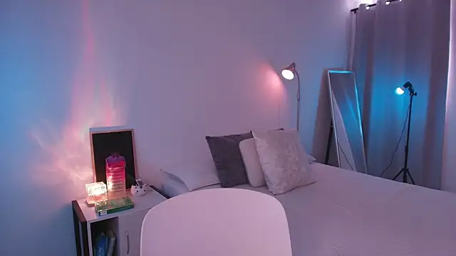 fluffylips online show from July 2026 05:25:01 PM